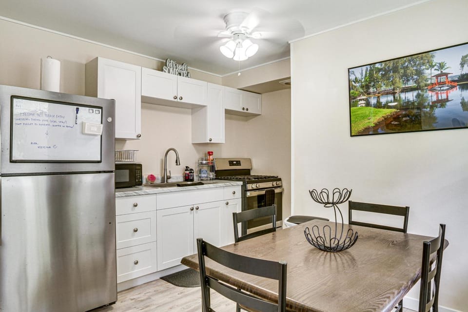 Walk to Dining & Local Markets! Hilo Getaway House in Hilo