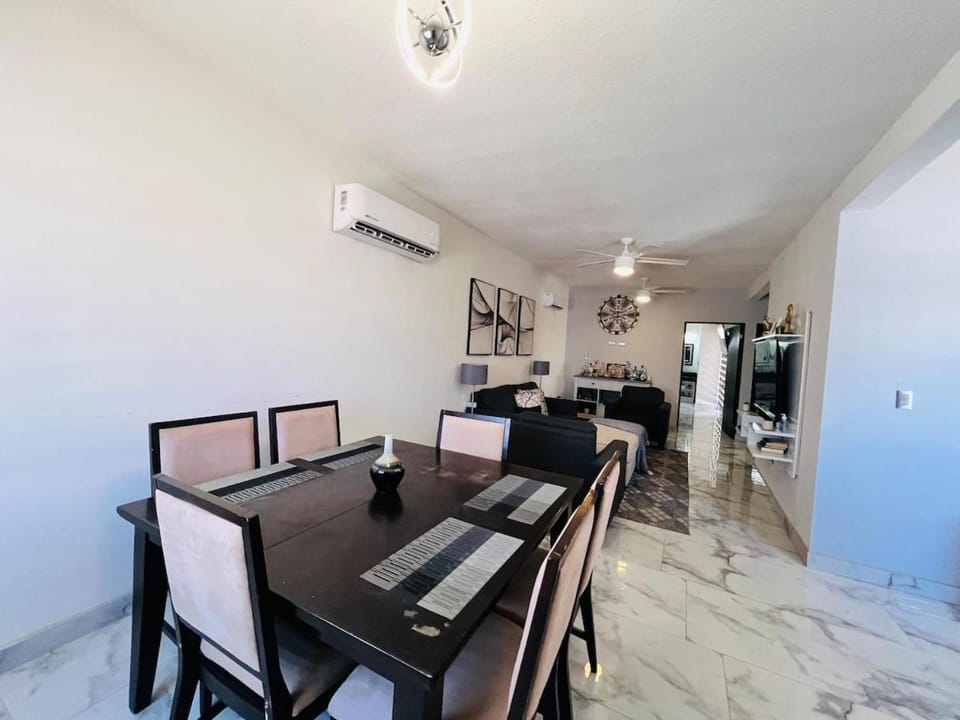 Seating area, Dining area, air conditioner