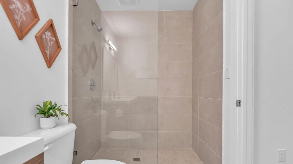 Fast WiFi-Kitchen-Free Parking-Great Location#110 Apartment in Hallandale Beach