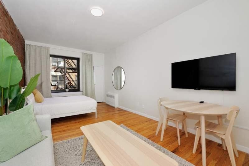 The Julian II Vibe 8749 Apartment in Roosevelt Island