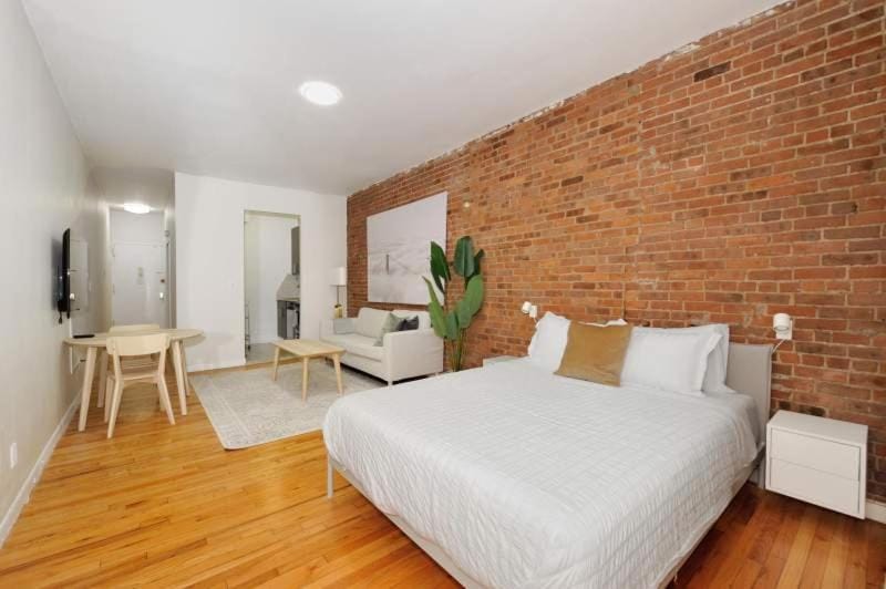 The Julian II Vibe 8749 Apartment in Roosevelt Island