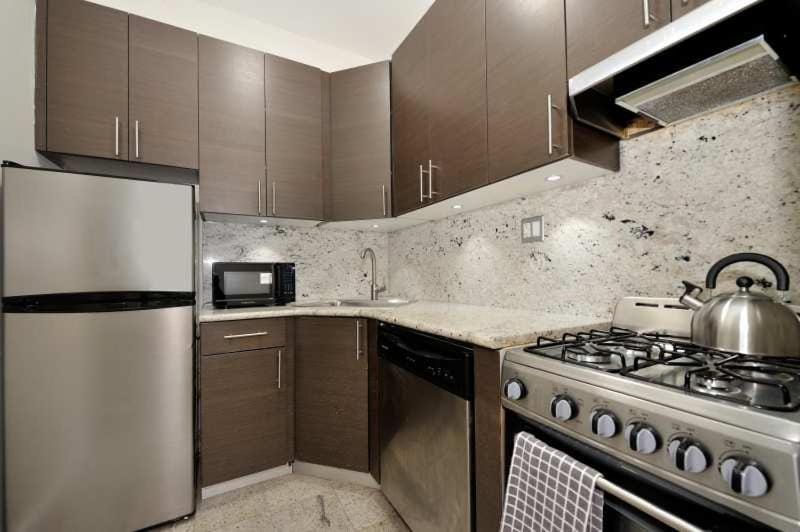 The Julian Vibe 8748 Apartment in Roosevelt Island