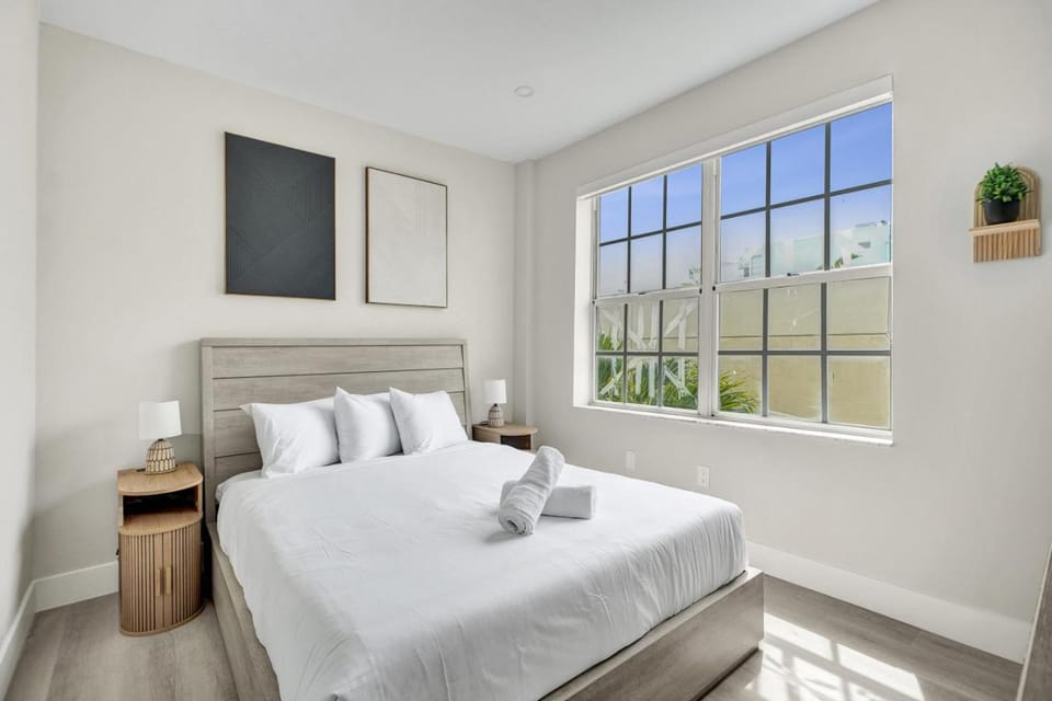 Chic 1BR in the Heart of SoBe Ocean 1 Min Away 308 Apartment in Flamingo Lummus