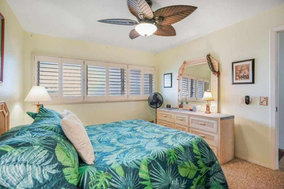 Wailua Bay View 107 Oceanfront condo House in Wailua