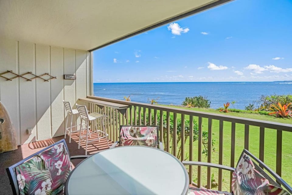 Wailua Bay View 107 Oceanfront condo House in Wailua