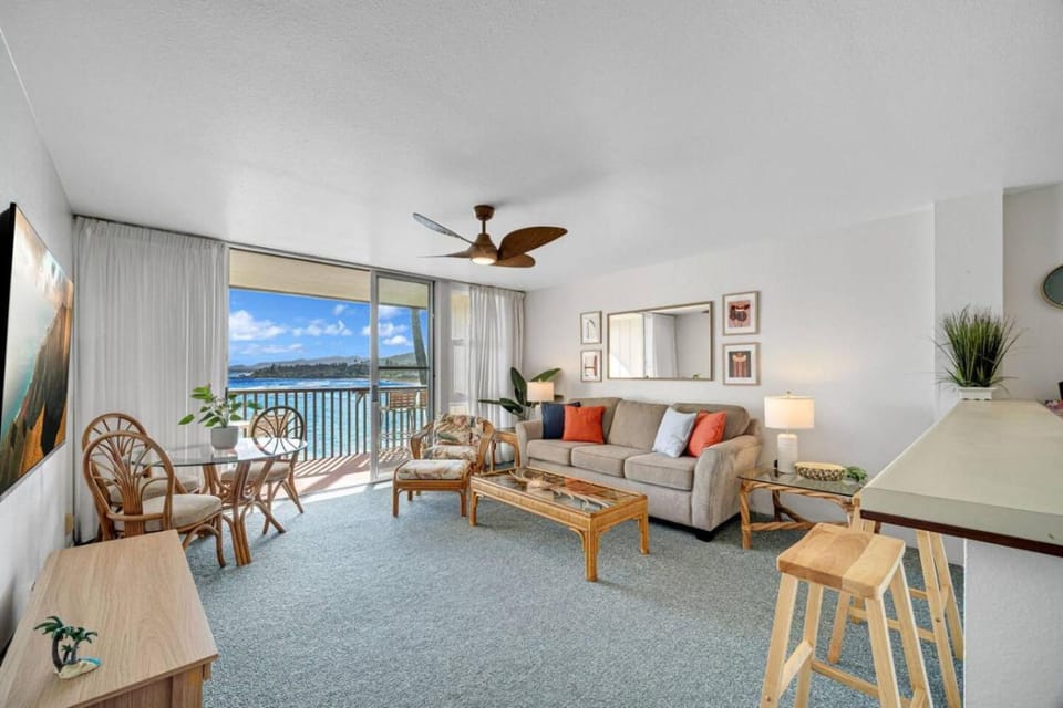Oceanfront 1bd 1ba Walk to Shops Restaurants 215 House in Wailua