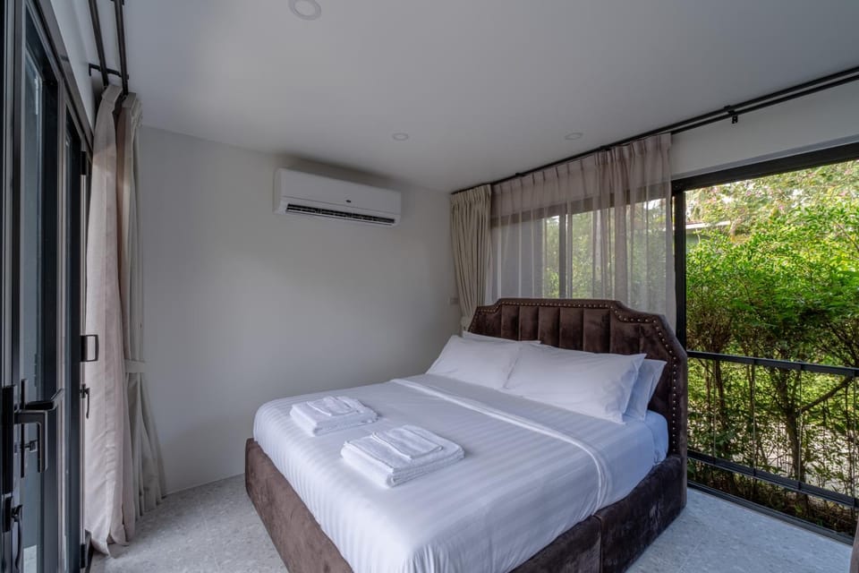 Bed, View (from property/room), Photo of the whole room, Bedroom, towels, air conditioner