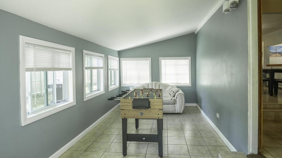 Centrally Located, Outdoor Dinning and Game Table House in Hyannis