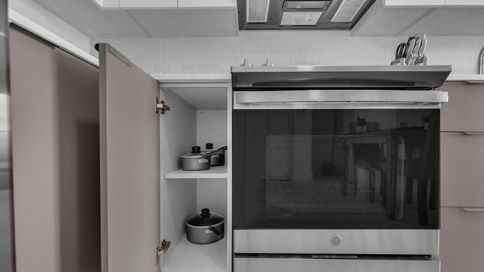 Fast WiFi-Free Parking Spot-Kitchen Amenities #310 Apartment in Hallandale Beach