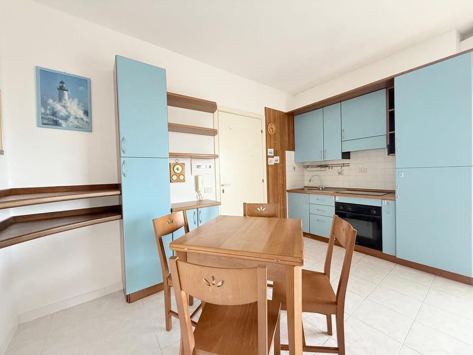 SE240 - Senigallia, trilocale fronte mare con posto auto Apartment in Senigallia