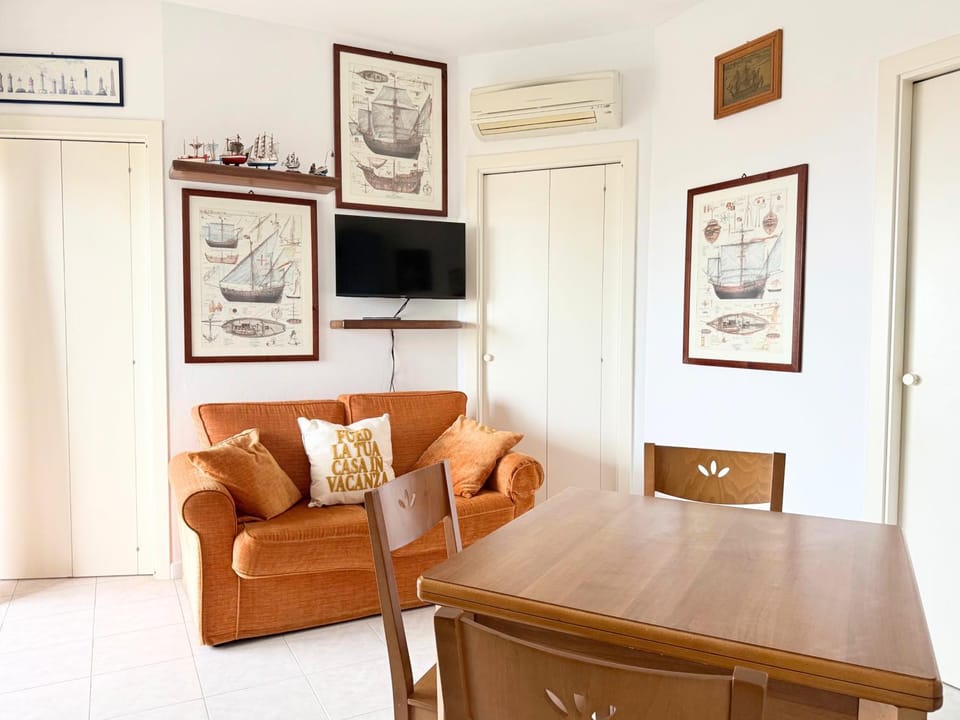 SE240 - Senigallia, trilocale fronte mare con posto auto Apartment in Senigallia