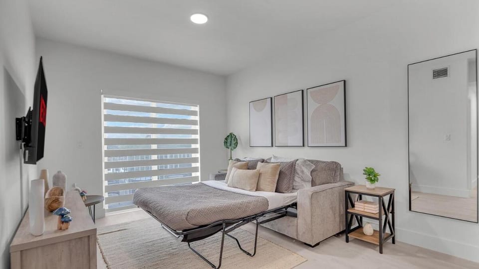 Great WiFi-Kitchen-Free Parking-#311 Apartment in Hallandale Beach