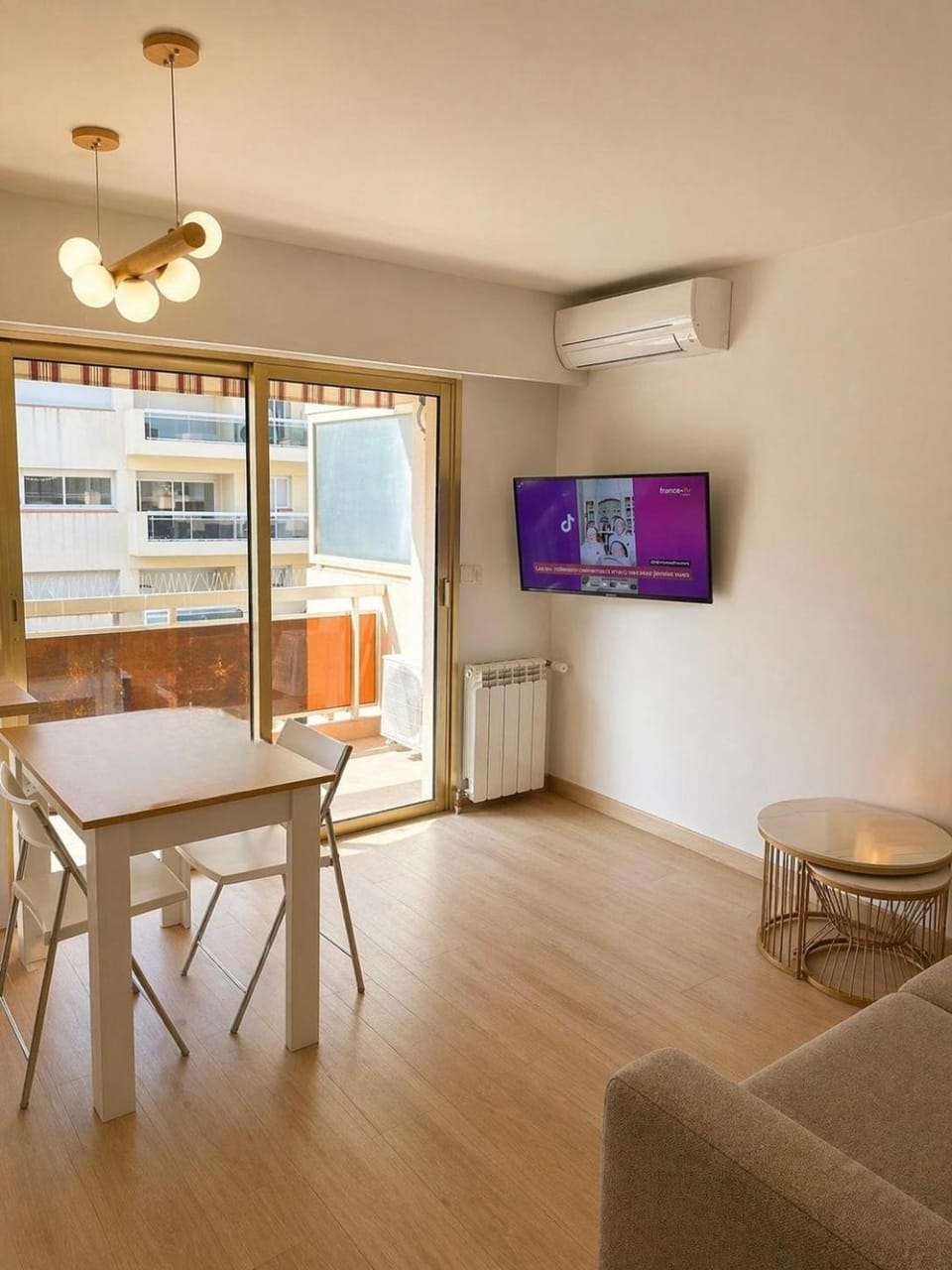 TV and multimedia, Living room, Dining area