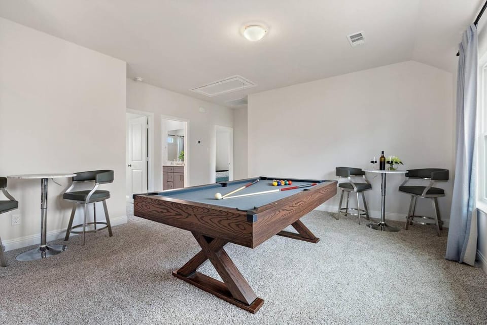 Billiard, Game Room, Seating area