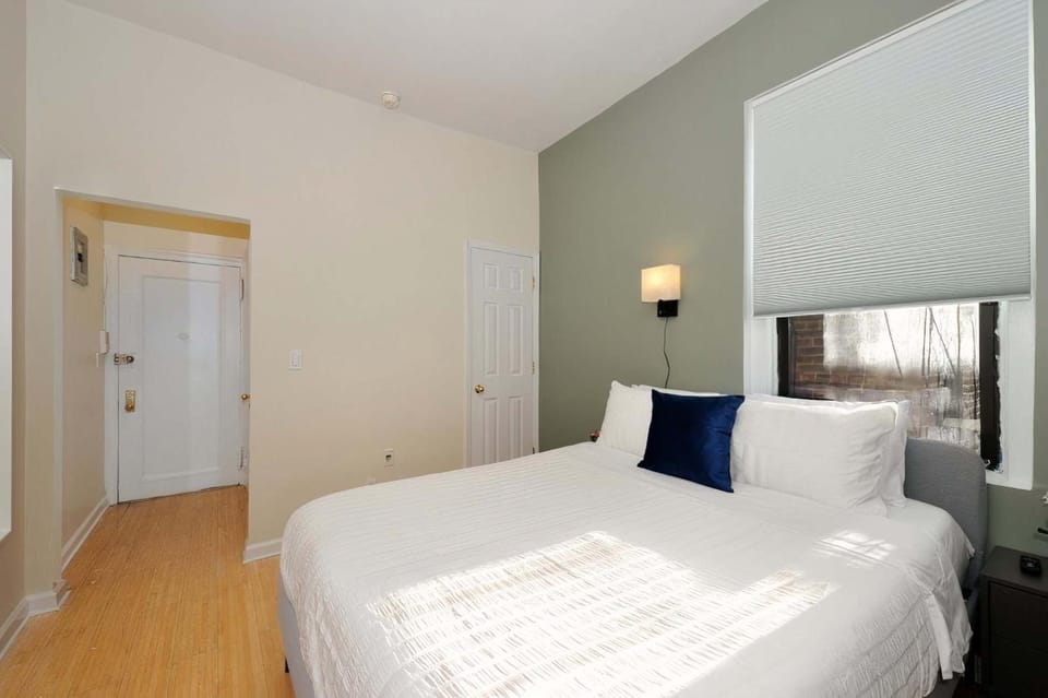 The Clinton III Vibe 8618 Apartment in Midtown