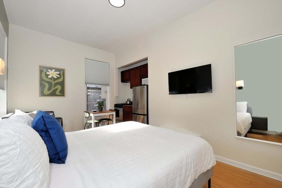 The Clinton III Vibe 8618 Apartment in Midtown