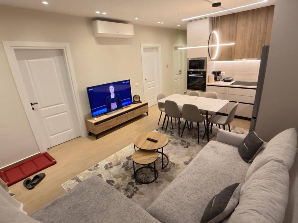 TV and multimedia, Living room, Seating area, Dining area, Evening entertainment