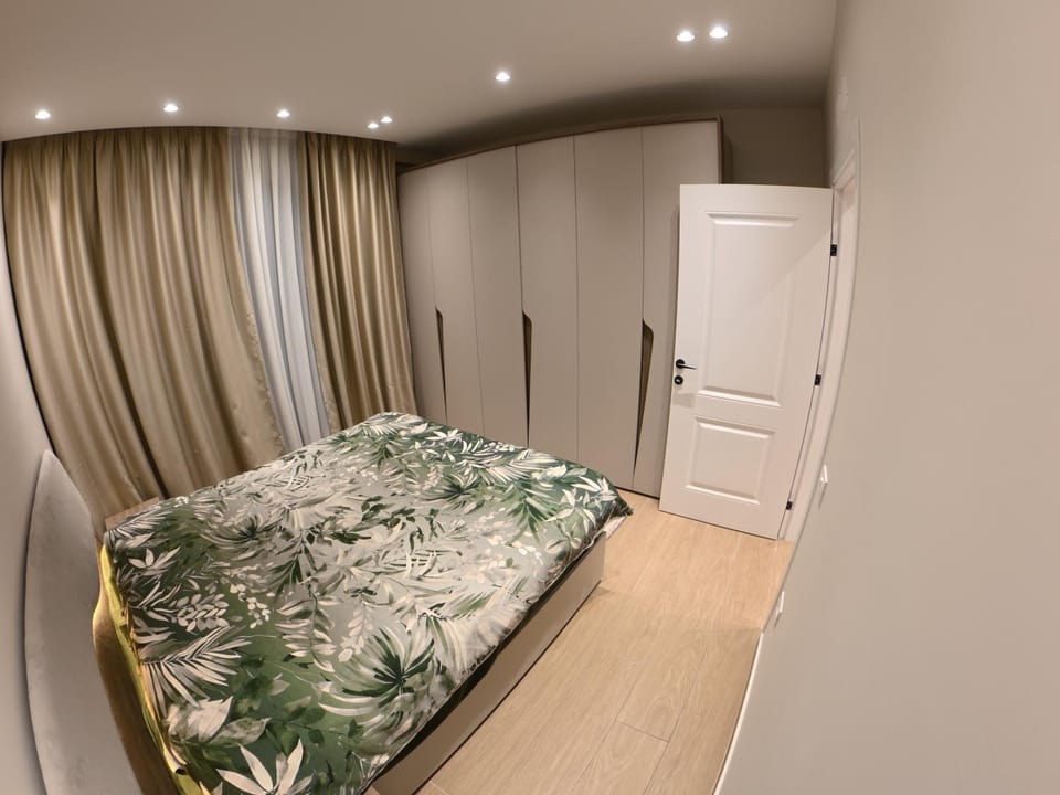 Bed, Photo of the whole room, wardrobe
