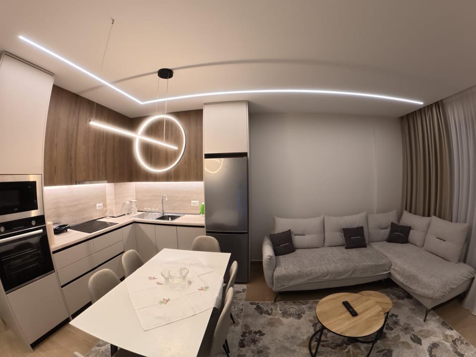 Kitchen or kitchenette, Living room, Dining area, oven