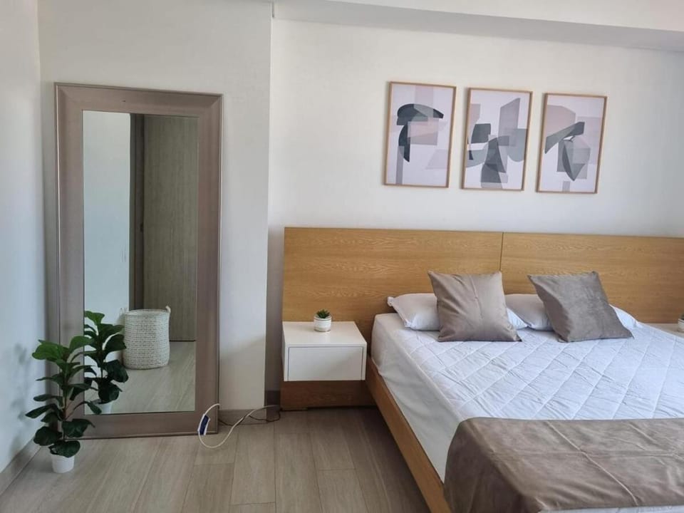 Excellent location, view, close to Provence, Envigado Medelllin Colombia Apartment in Envigado