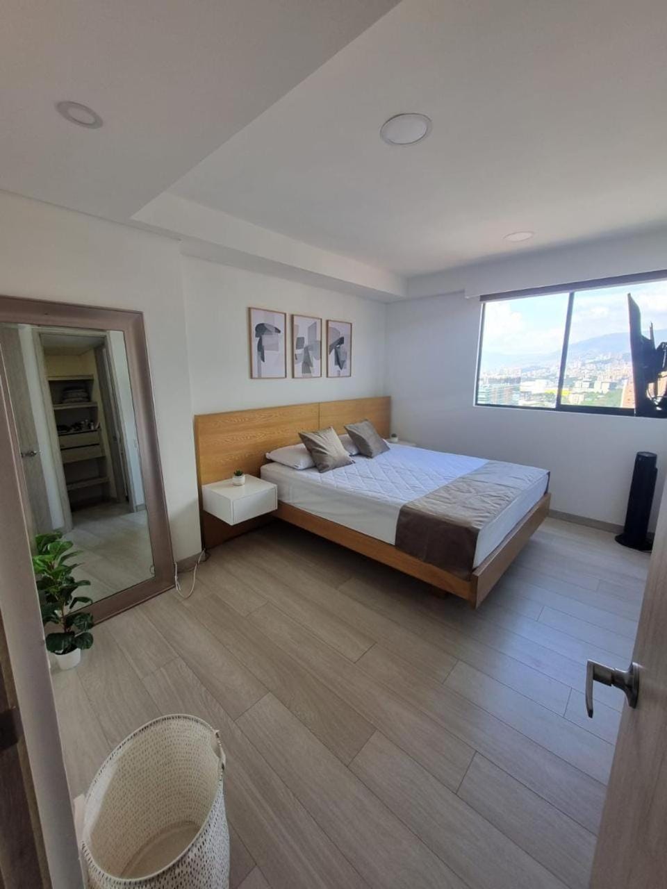Excellent location, view, close to Provence, Envigado Medelllin Colombia Apartment in Envigado