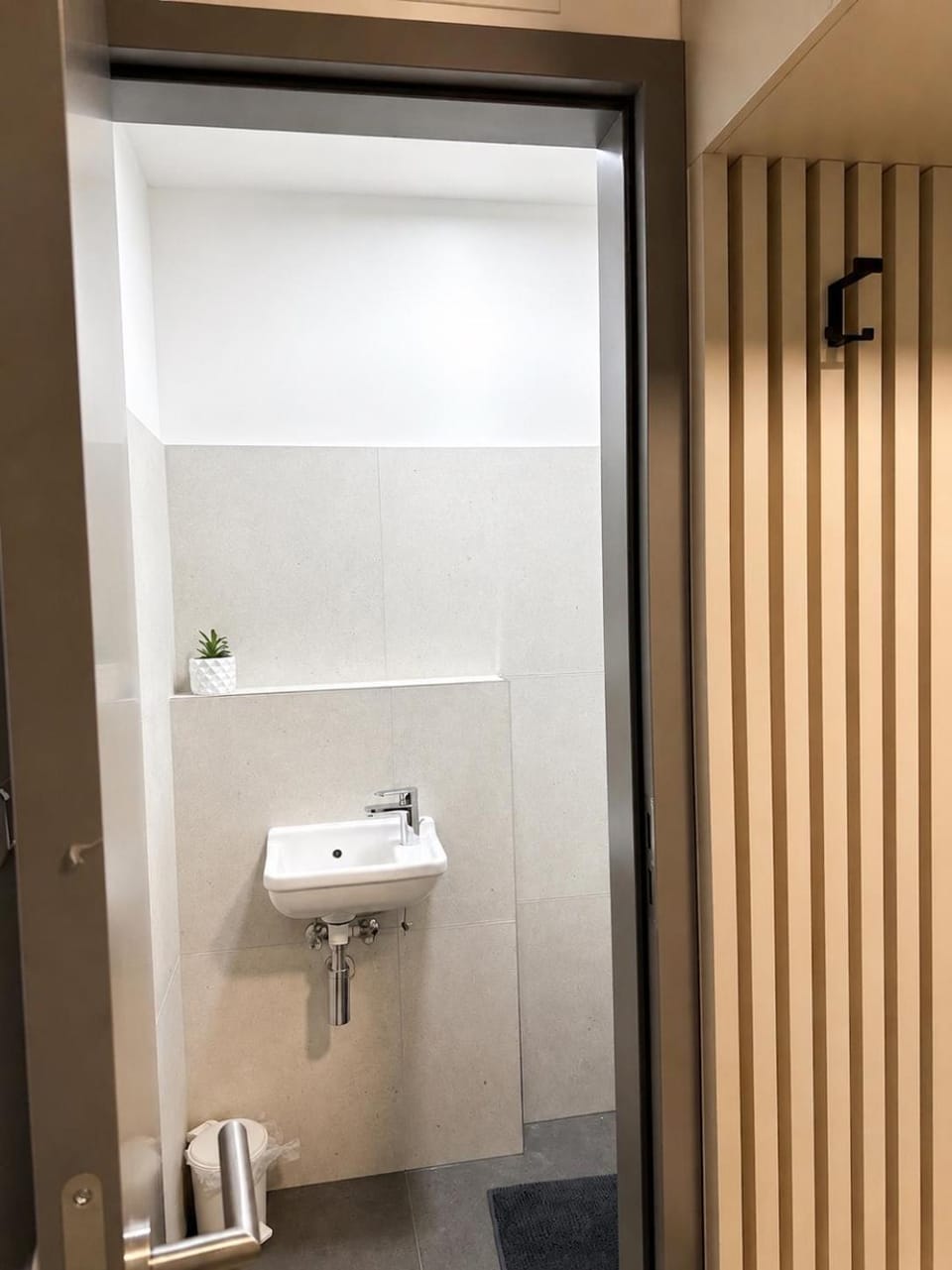 Chic city stay Metropolis free parking Apartment in Bratislava