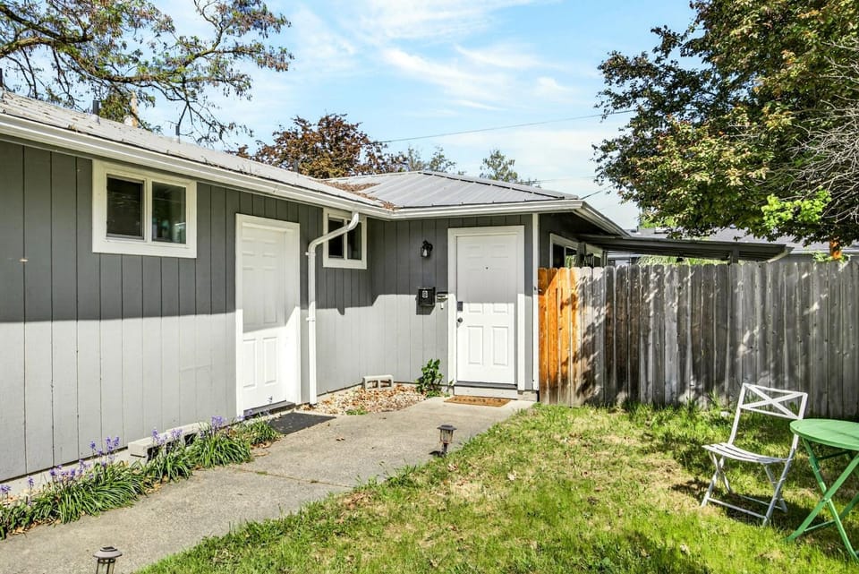 Property building, Facade/entrance, laundry