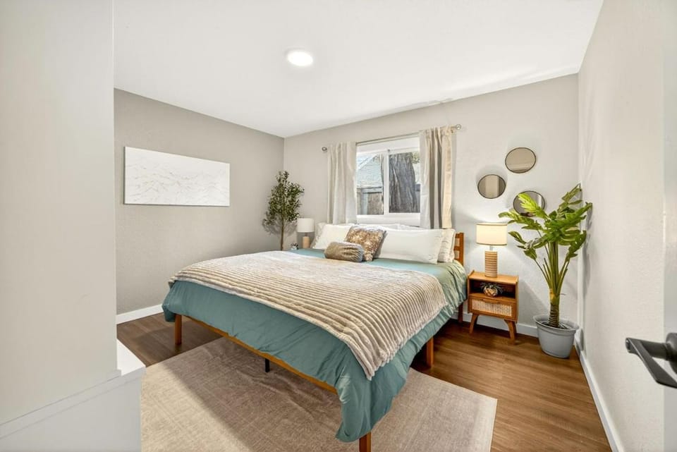 Bed, Bedroom