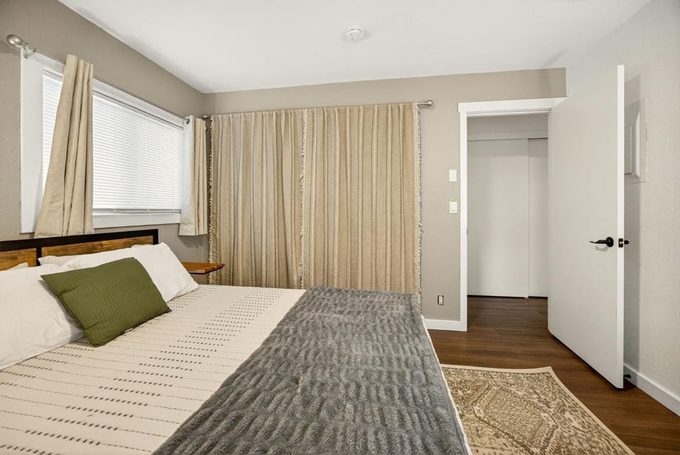 Bed, Bedroom, wardrobe