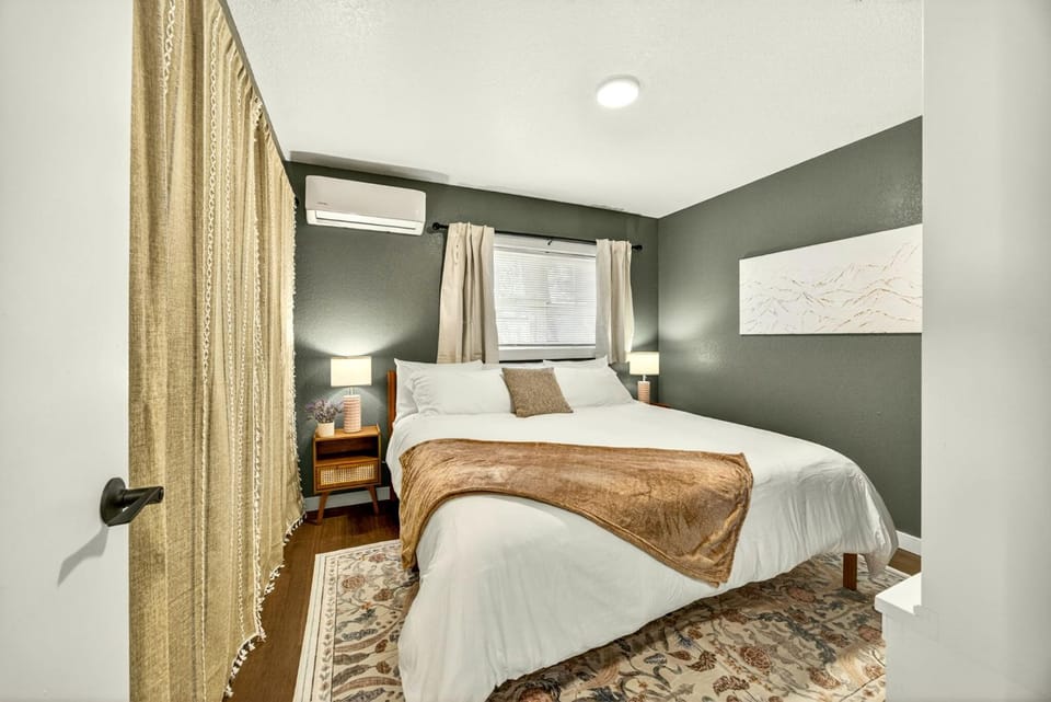 Bed, Bedroom
