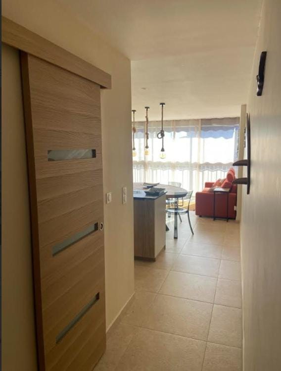 Toilet, Living room, Dining area, internet