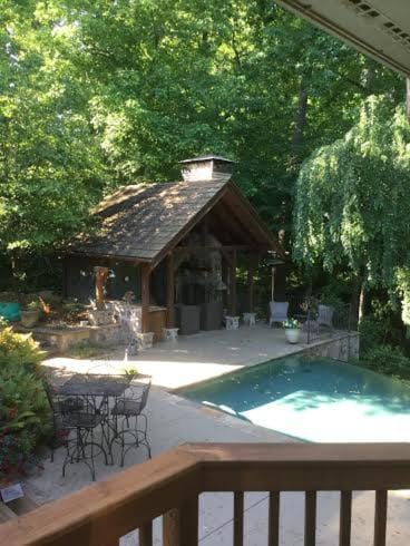 Buckhead Private infinity pool and hot tub House in Buckhead