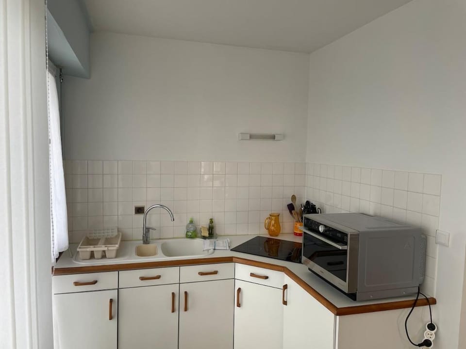 Coffee/tea facilities, oven, stove, toaster, kitchen
