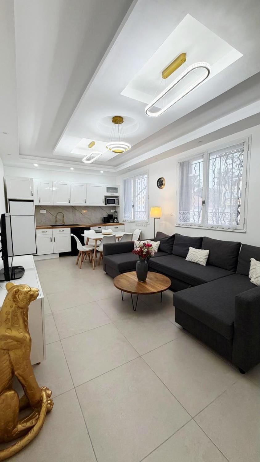 MAGNIFIQUE f4 neuf dans une maison au calme rdc pour familles et groupes House in Lattes