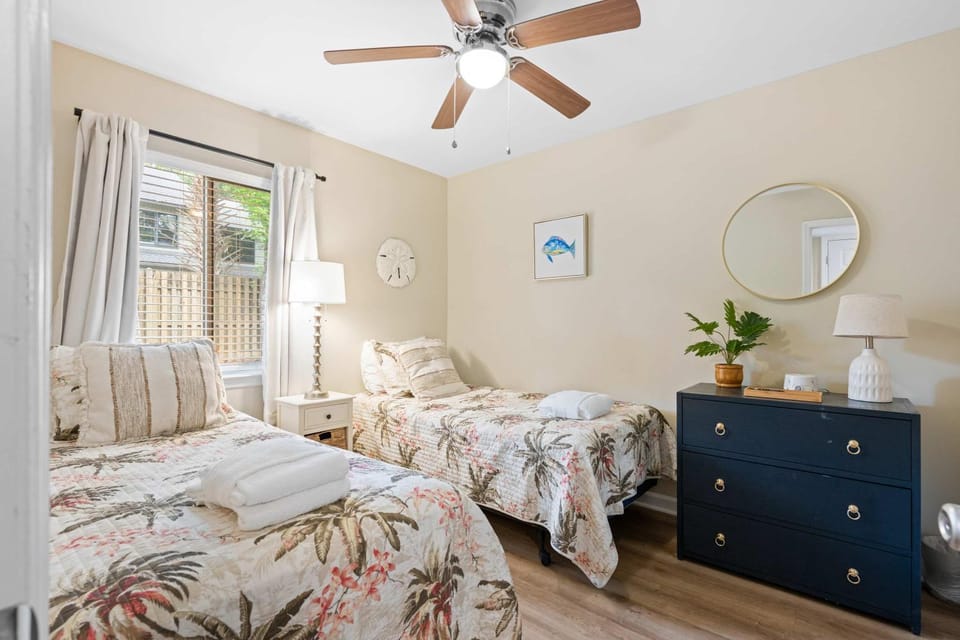 Renovated 2BR First Floor Forest Beach Condo Apartment in South Forest Beach