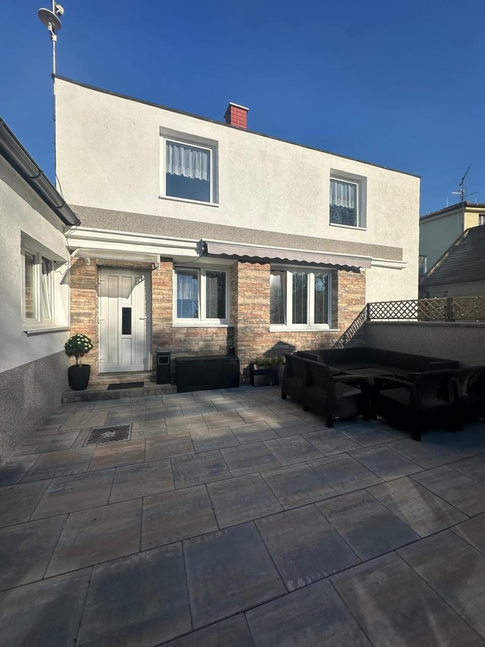 Property building, Seating area