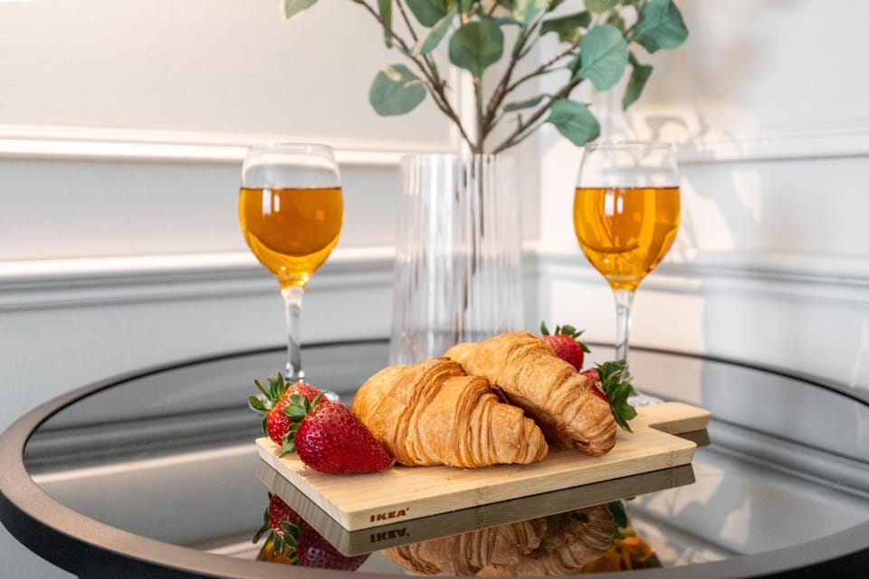 Luxury Stay with Cinema, Free Parking, Greater Manchester House in Oldham