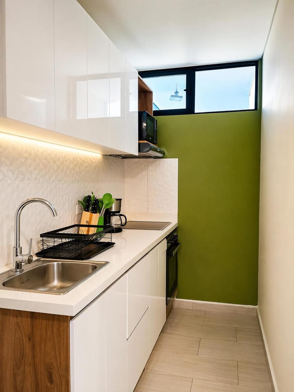 Kitchen or kitchenette, oven