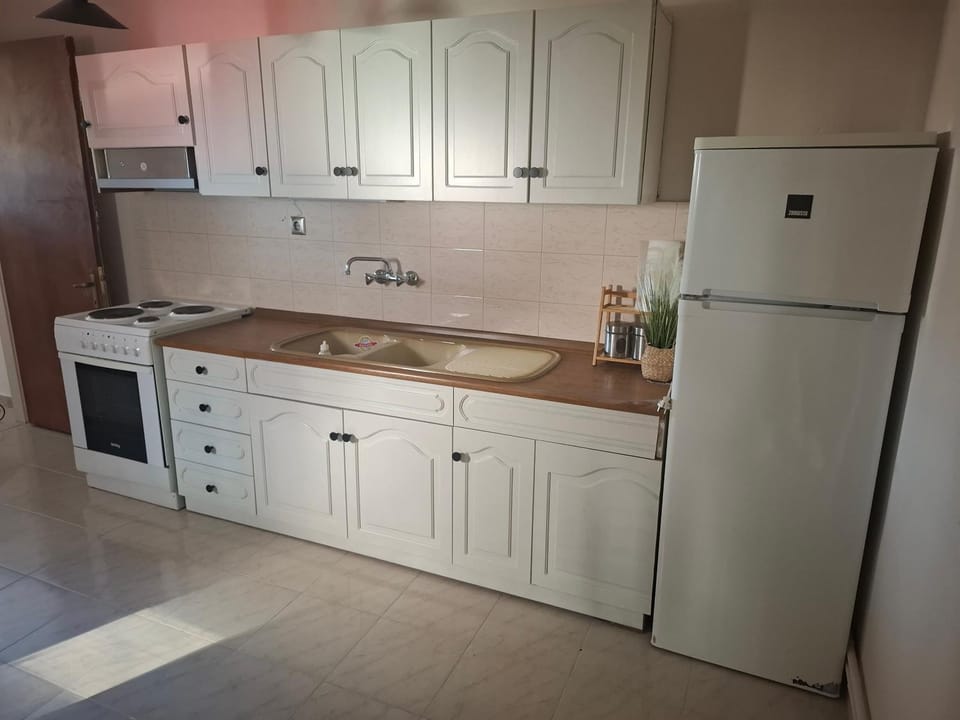 Kitchen or kitchenette, oven, stove