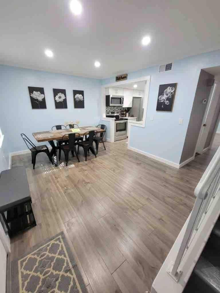 Wave of relaxation- pet-friendly villa with parking & court Villa in Hilton Head Island