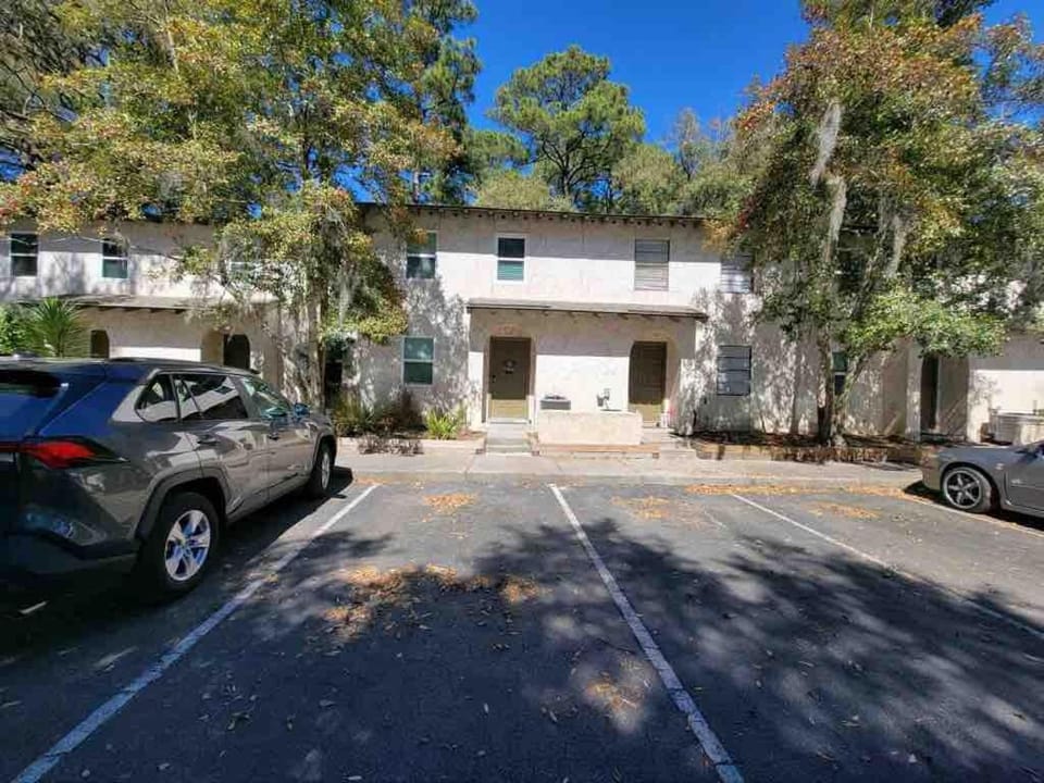 Wave of relaxation- pet-friendly villa with parking & court Villa in Hilton Head Island