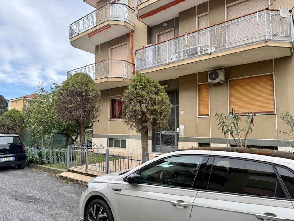 HOST4U - Casa Antonietta Apartment in Diano Marina Beach Apartment in Diano Marina