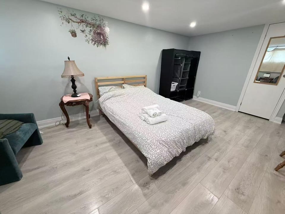 Ideal Bachelor Suite For Couples in Aurora Apartment in Aurora