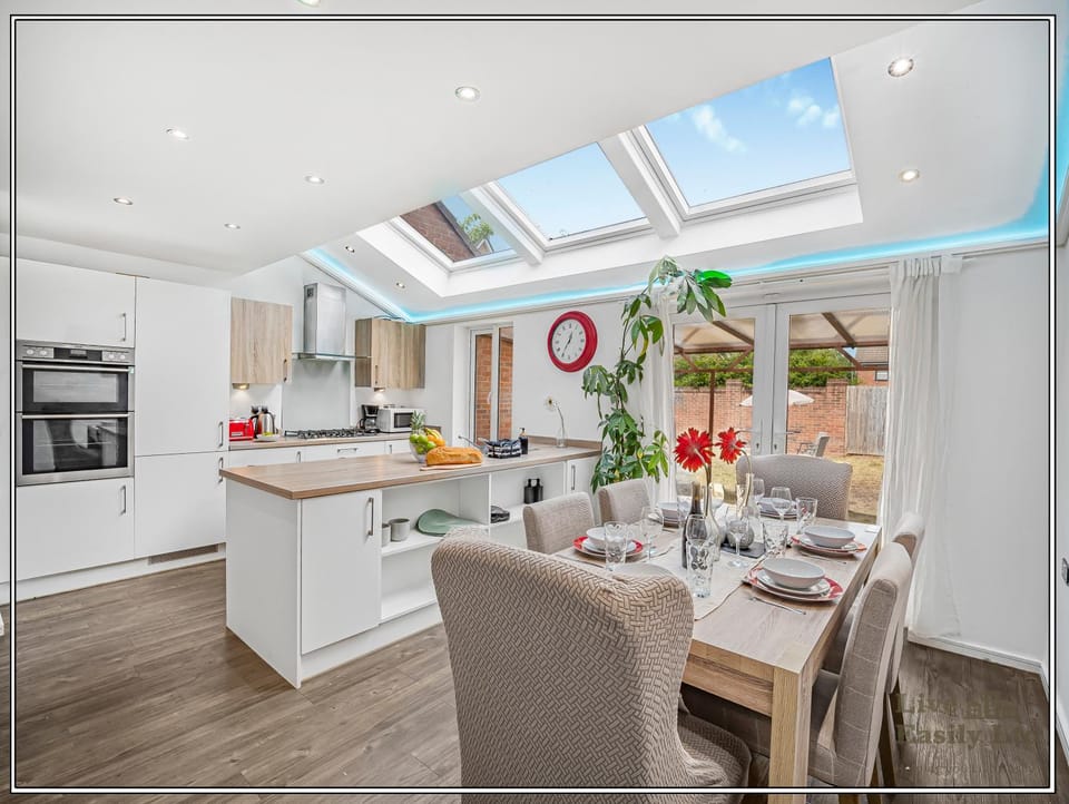Kitchen or kitchenette, Dining area, Breakfast, Dinner, kitchen