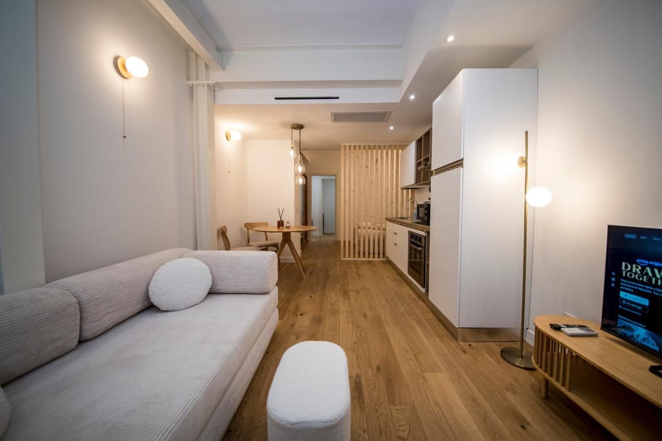 Mahon 1BR Superior Apartment - Quiet, Near Tram, Metro, Duomo, Station Apartment in Milan