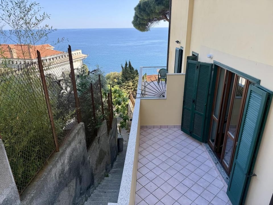 HOST4U - Melinda's Beach House in Imperia with big Terrace Apartment in Imperia