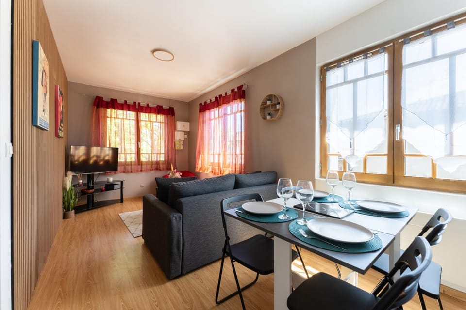 Living room, Seating area, Dining area