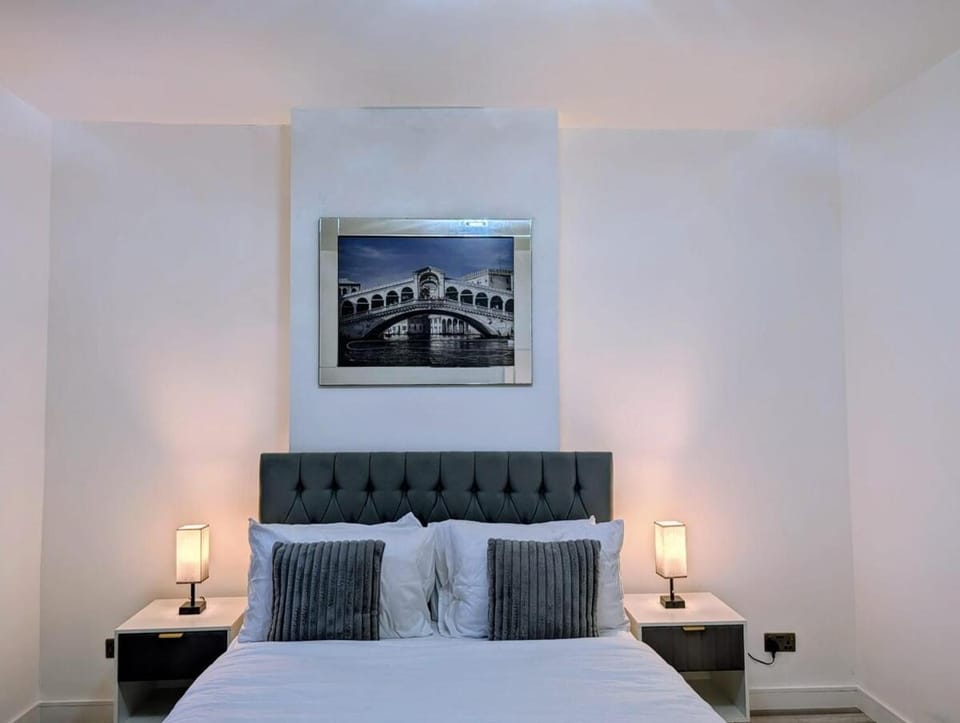 Brand new 4 bedroom house in Newport Free parking House in Newport