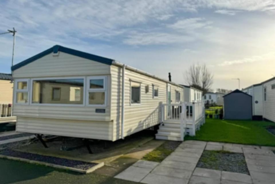 Peaceful Nature Escape - Rhyl Lodge Sleeps 6 House in Rhyl