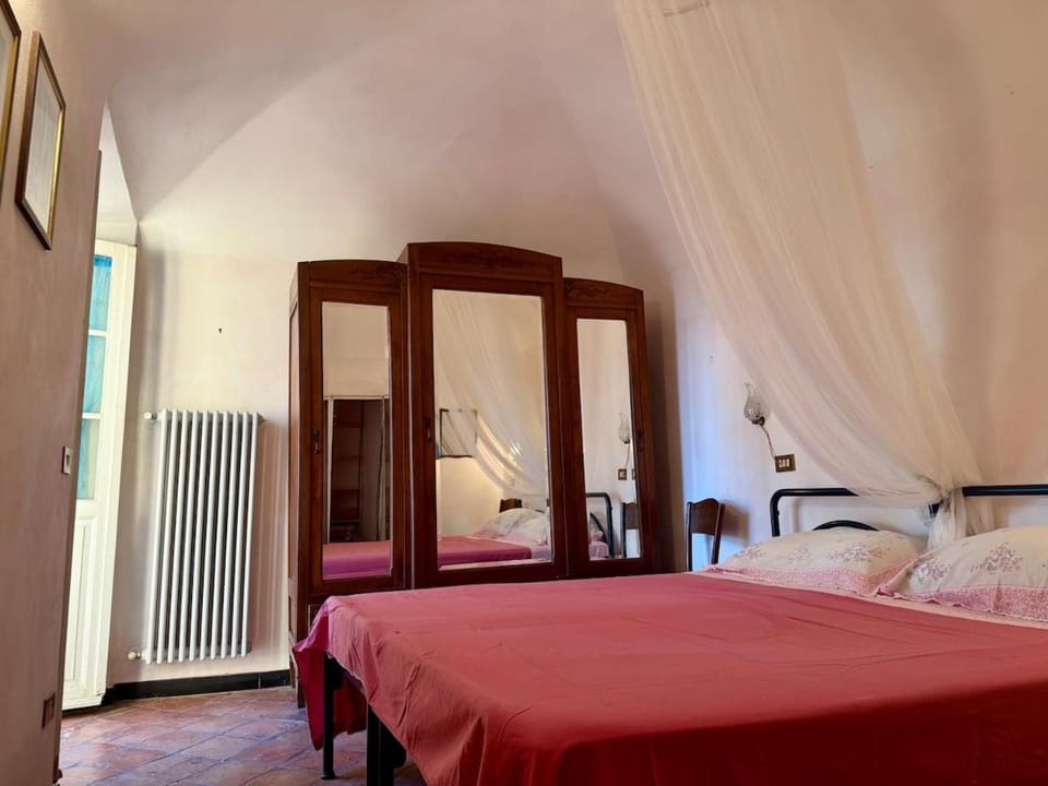 HOST4U - ex Archbishop's House & Terrace, Imperia Apartment in Imperia
